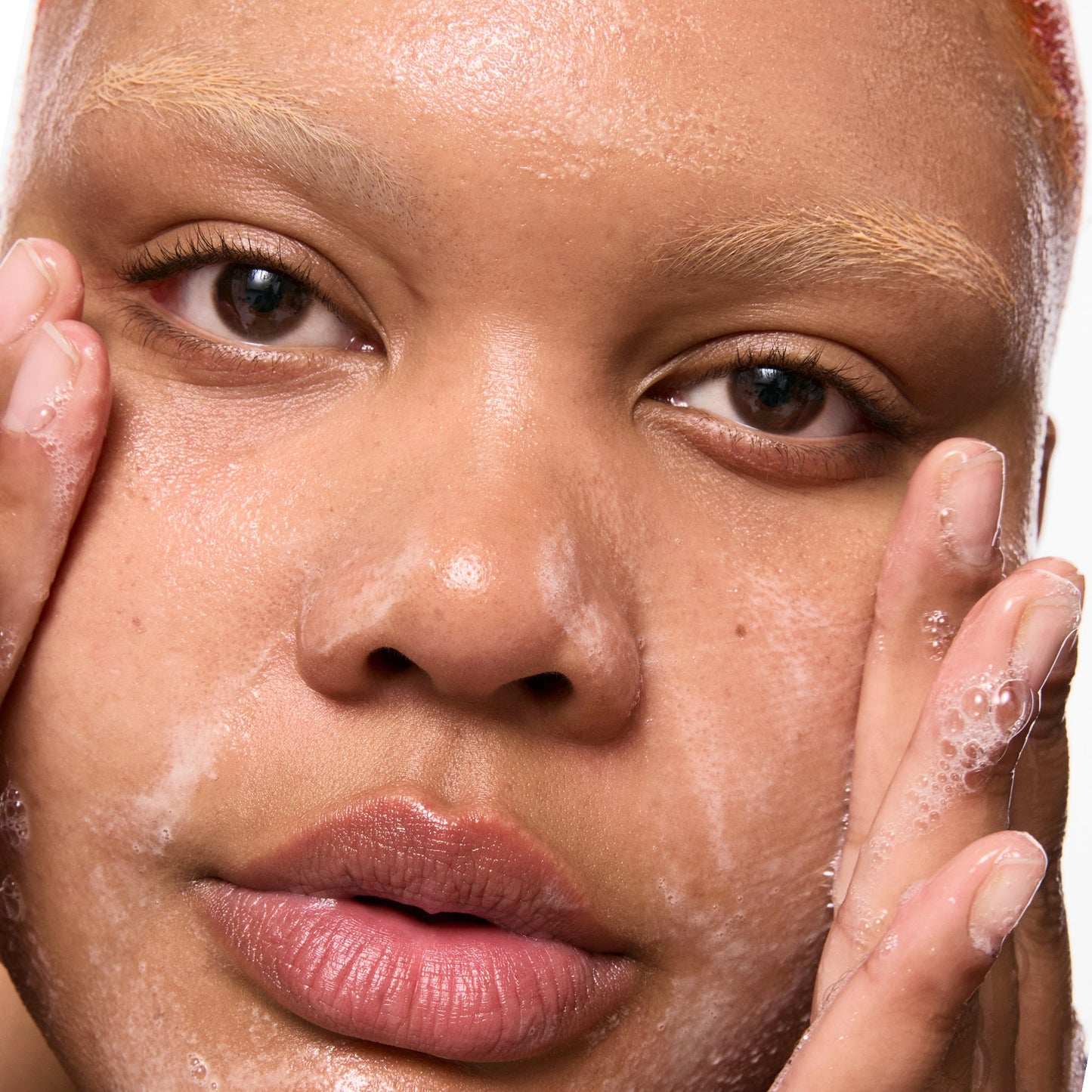 salicylic-acid-cleanser-duo-n5 Omega50_Model_2000x2000-1_ce0a3018-d6f0-4ed9-a17d-0096b80b29f6.jpg