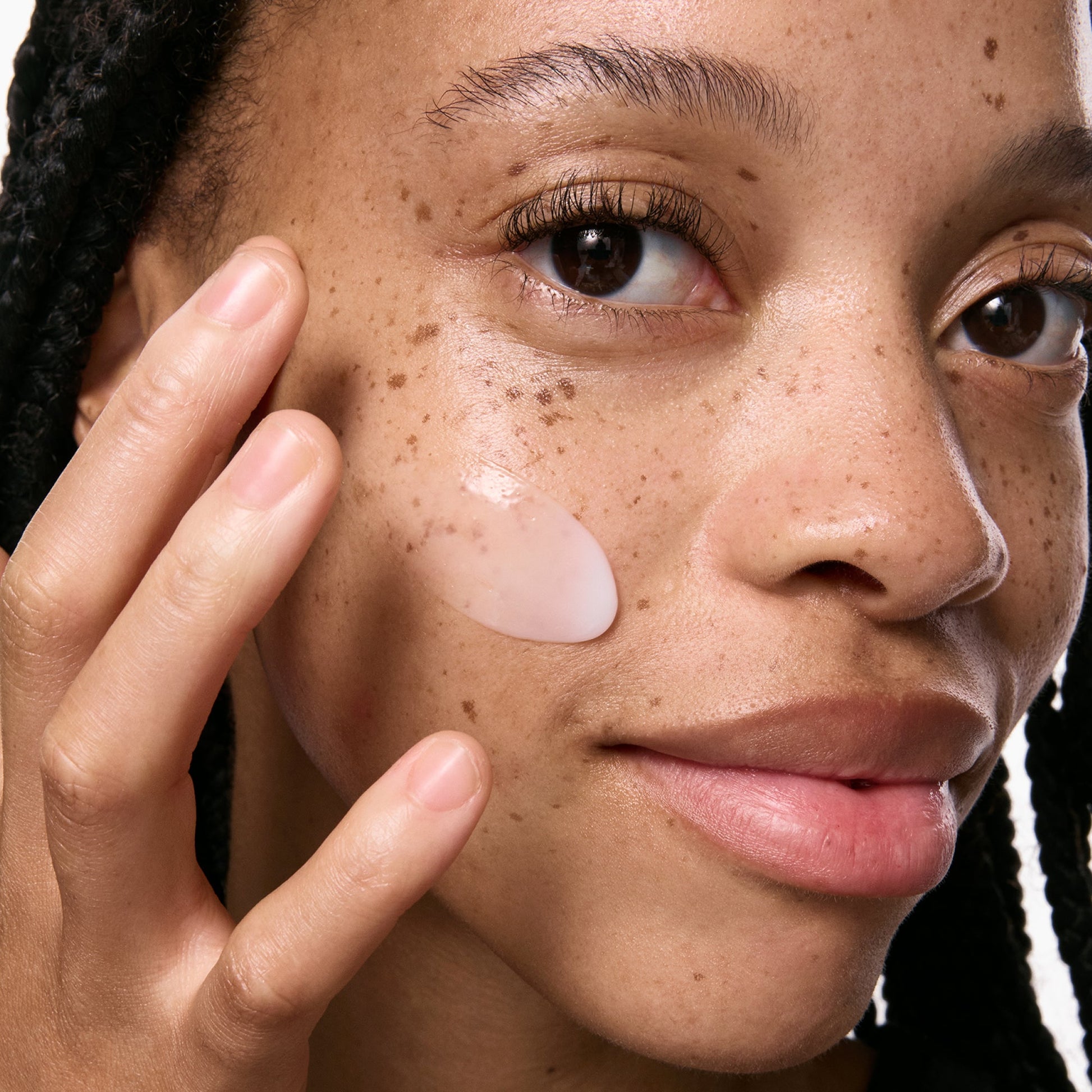 vitamin-b-c-and-e-moisturizer-z5 VitBC_E_ModelGoopMacro_2000x2000_bc64d363-139d-4699-88a9-2e0b1942763a.jpg